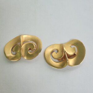 Clara Studio Vintage 60s Goldtone Swirl Rare Clip On Earrings